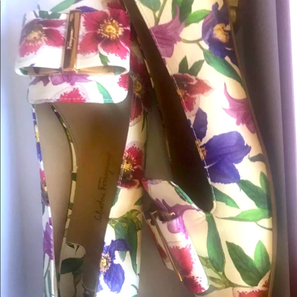 Ferragamo 7.5 B Multi Floral Vera Flat Shoes